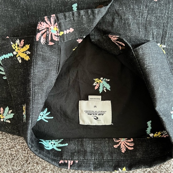 RIP CURL Inside-Out, Button Up with Colourful Palm Trees - Picture 7 of 8
